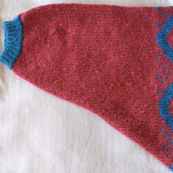 NWOT. Woman's Relax fit sweater with design. - Picture 7 of 8